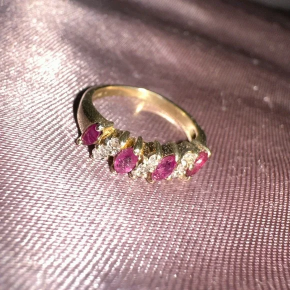 Vintage 10k GOLD Diamond and Ruby Ring! GENUINE STONES! Sz: 4.25